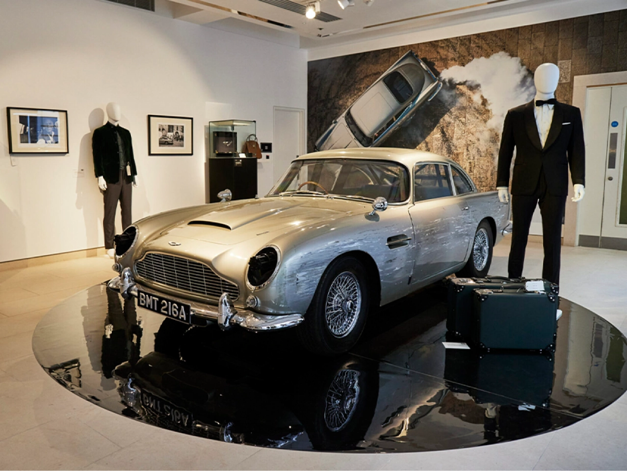 自動車 Gilbert James Bond Aston Martin DB5 007 007 Aston Martin | Aston Martin Newport Beach | Orange County